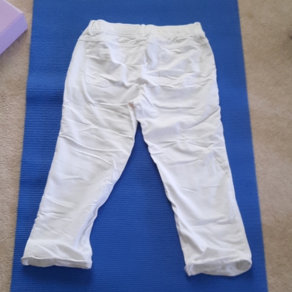 White Fila capris - Picture 5 of 13